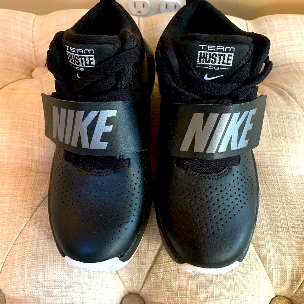 Size 13 C Boys Nike Team Hustle D8 Sneakers